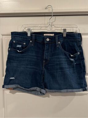 Levi’s Women’s Mid Length Jean Shorts Sz 31 New